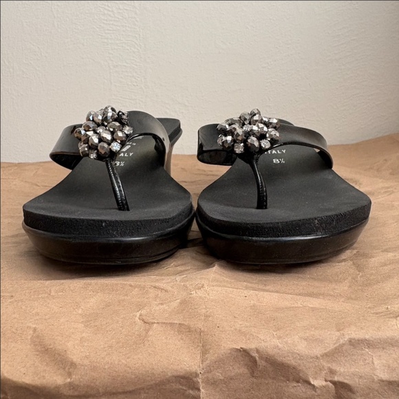 Italian Shoemakers Black Wedge Sandals with Rhinestone Embellishment Size 8.5 - Picture 3 of 6